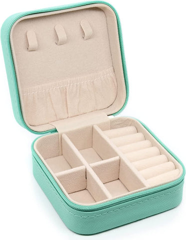 KriShyam® PU தோல் சிறிய நகைப் பெட்டி அமைப்பாளர் | பயண நகை வழக்கு, நகை பயண அமைப்பாளர் | மோதிரம், பதக்கம், நெக்லஸ், வளையல் காதணி அமைப்பாளர் | பெண்களுக்கான நகைப் பெட்டி