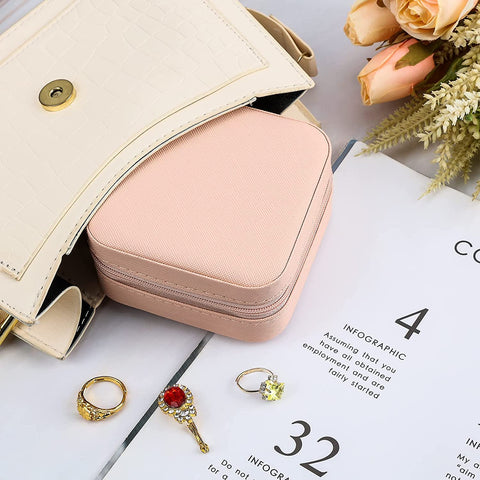 KriShyam® PU தோல் சிறிய நகைப் பெட்டி அமைப்பாளர் | பயண நகை வழக்கு, நகை பயண அமைப்பாளர் | மோதிரம், பதக்கம், நெக்லஸ், வளையல் காதணி அமைப்பாளர் | பெண்களுக்கான நகைப் பெட்டி