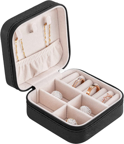 KriShyam® PU தோல் சிறிய நகைப் பெட்டி அமைப்பாளர் | பயண நகை வழக்கு, நகை பயண அமைப்பாளர் | மோதிரம், பதக்கம், நெக்லஸ், வளையல் காதணி அமைப்பாளர் | பெண்களுக்கான நகைப் பெட்டி